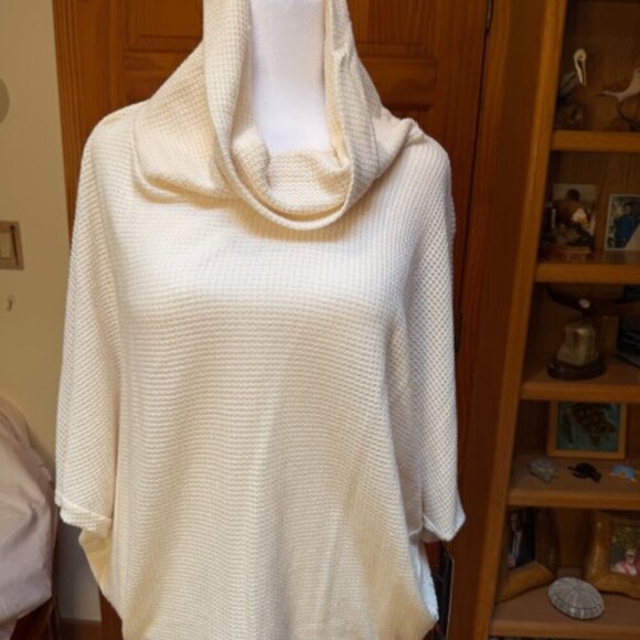 No 11 Los Angeles Sweaters - NWT No.11 XL Cream Cowl Short Sleeve Waffle-like Top
